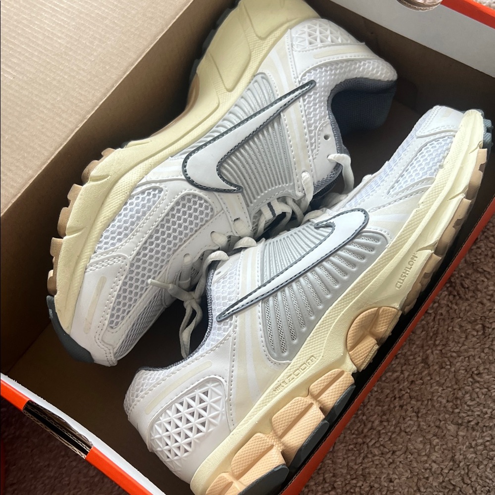 Nike Vomero White and Tan Sneakers